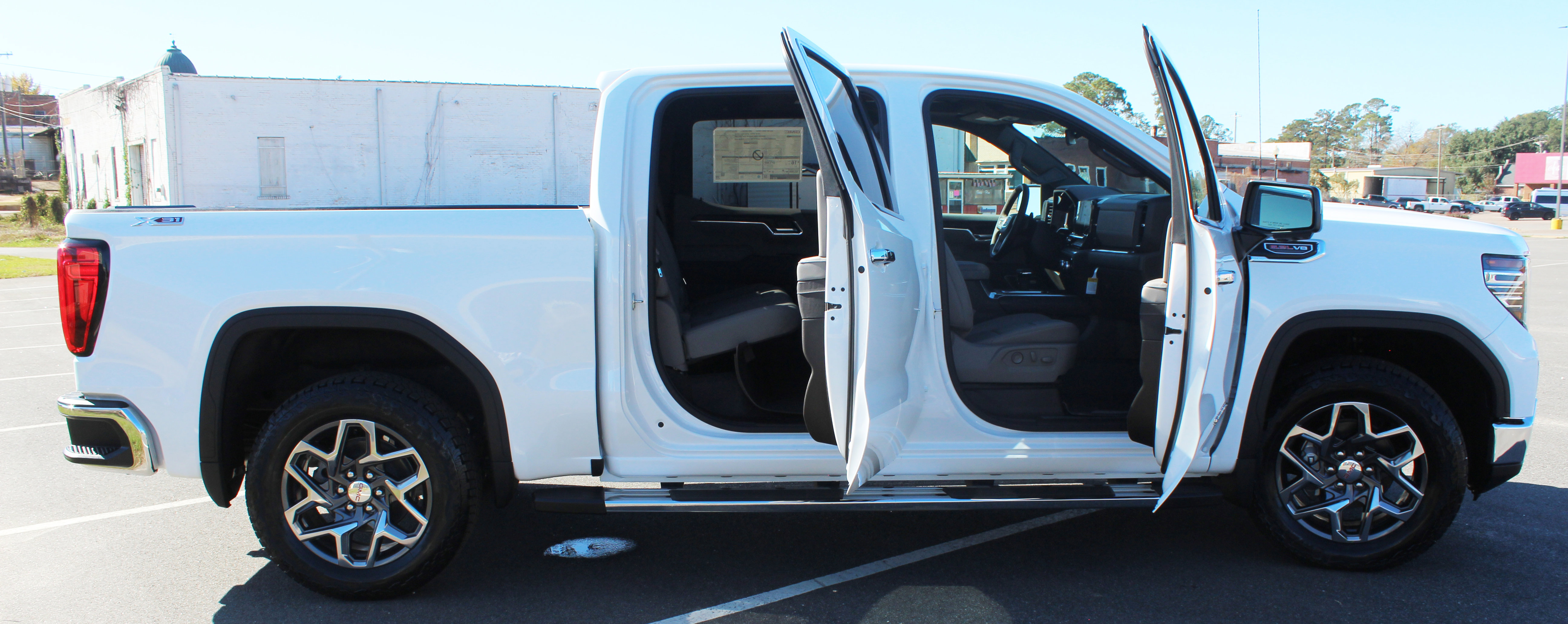 New 2026 GMC Sierra 1500 SLT image 15