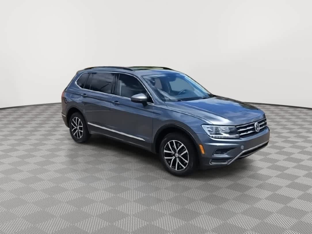 Used 2021 Volkswagen Tiguan SE w/ Panoramic Sunroof Package FWD image 2