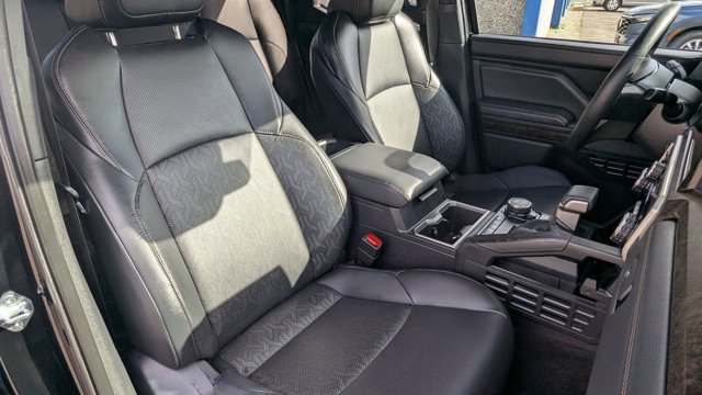 Used 2024 Toyota Tacoma Limited w/ Limited Package (LT) image 28
