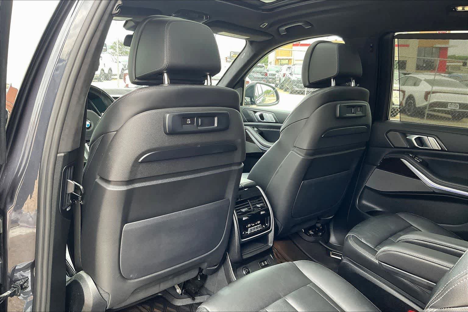 Used 2020 BMW X7 M50i image 12