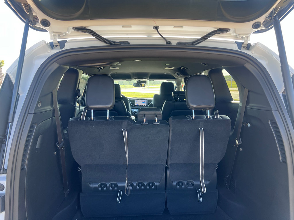New 2026 Chrysler Pacifica Select FWD image 11