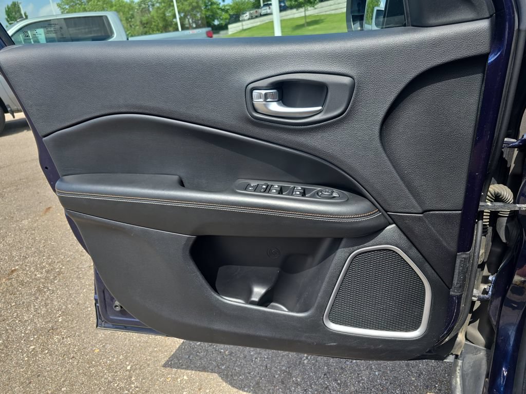Used 2018 Jeep Compass Latitude w/ Popular Equipment Group AWD/4WD image 25