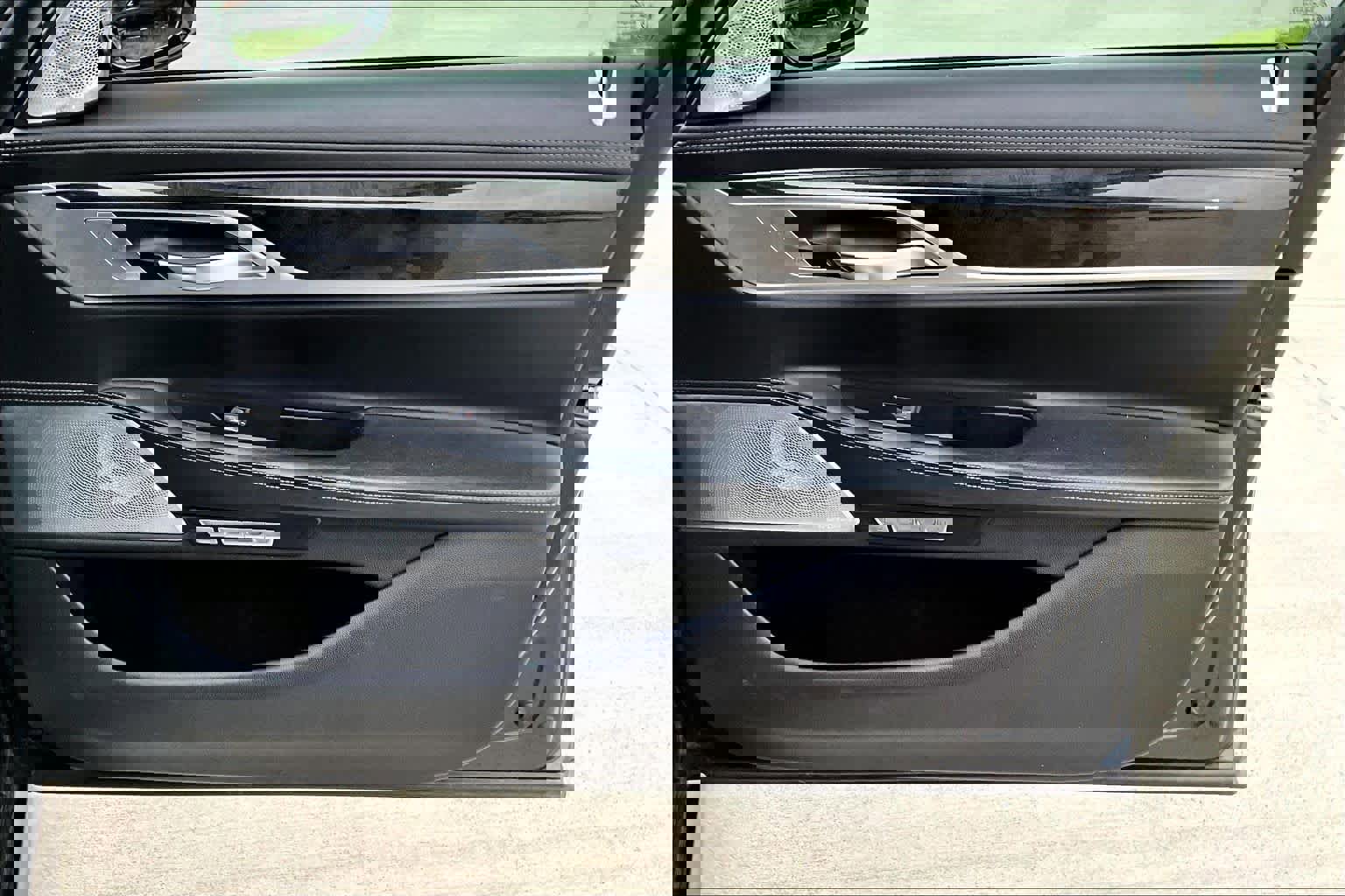 Used 2017 BMW 750i image 23