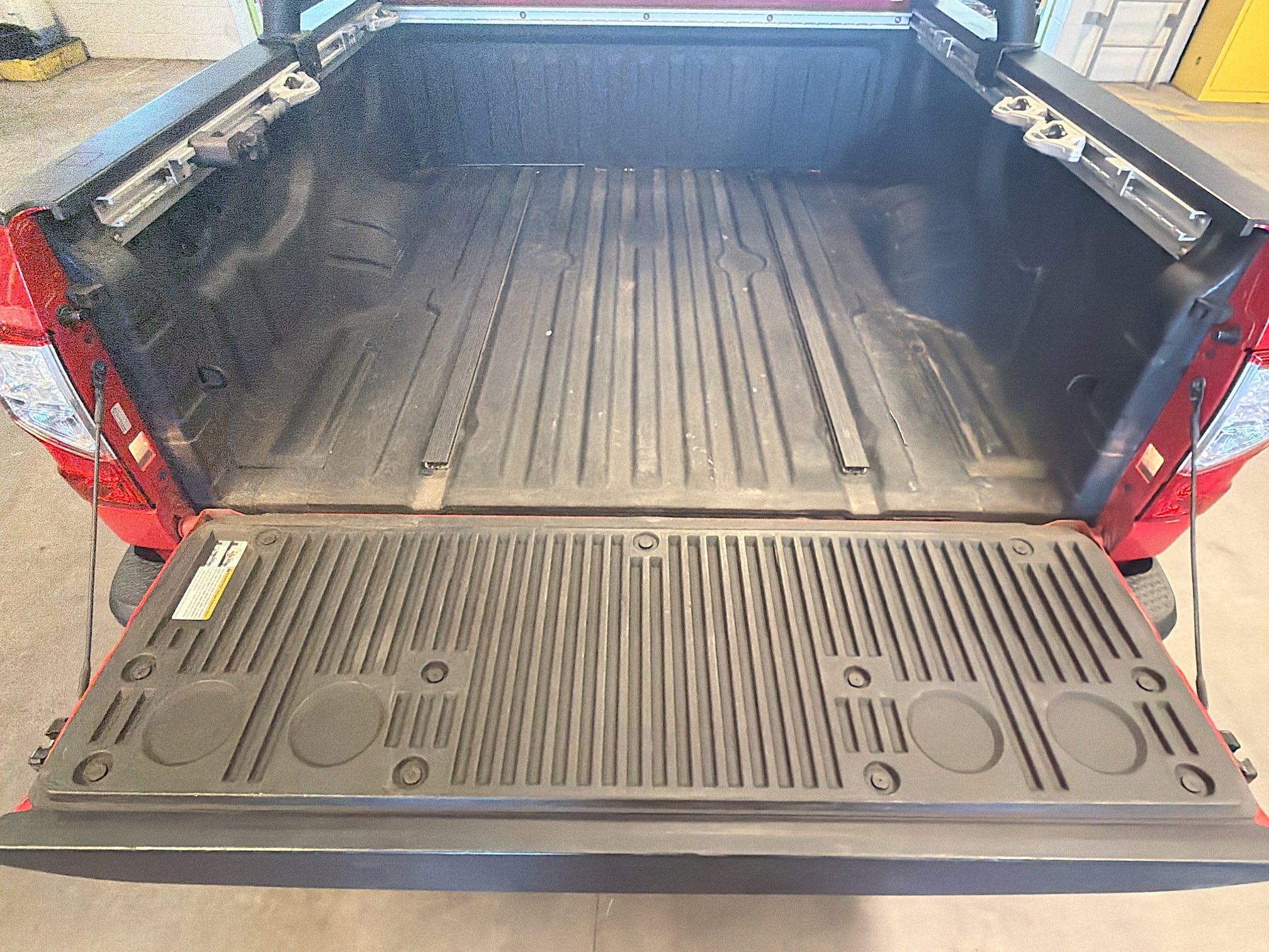 Used 2021 Nissan Titan SV w/ SV Convenience Package image 30