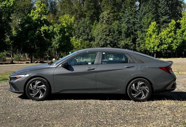 Certified 2025 Hyundai Elantra Sport FWD image 6
