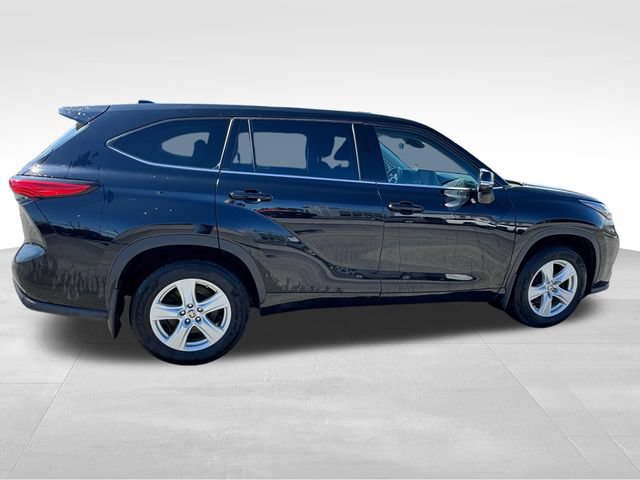 Used 2022 Toyota Highlander LE AWD/4WD image 41