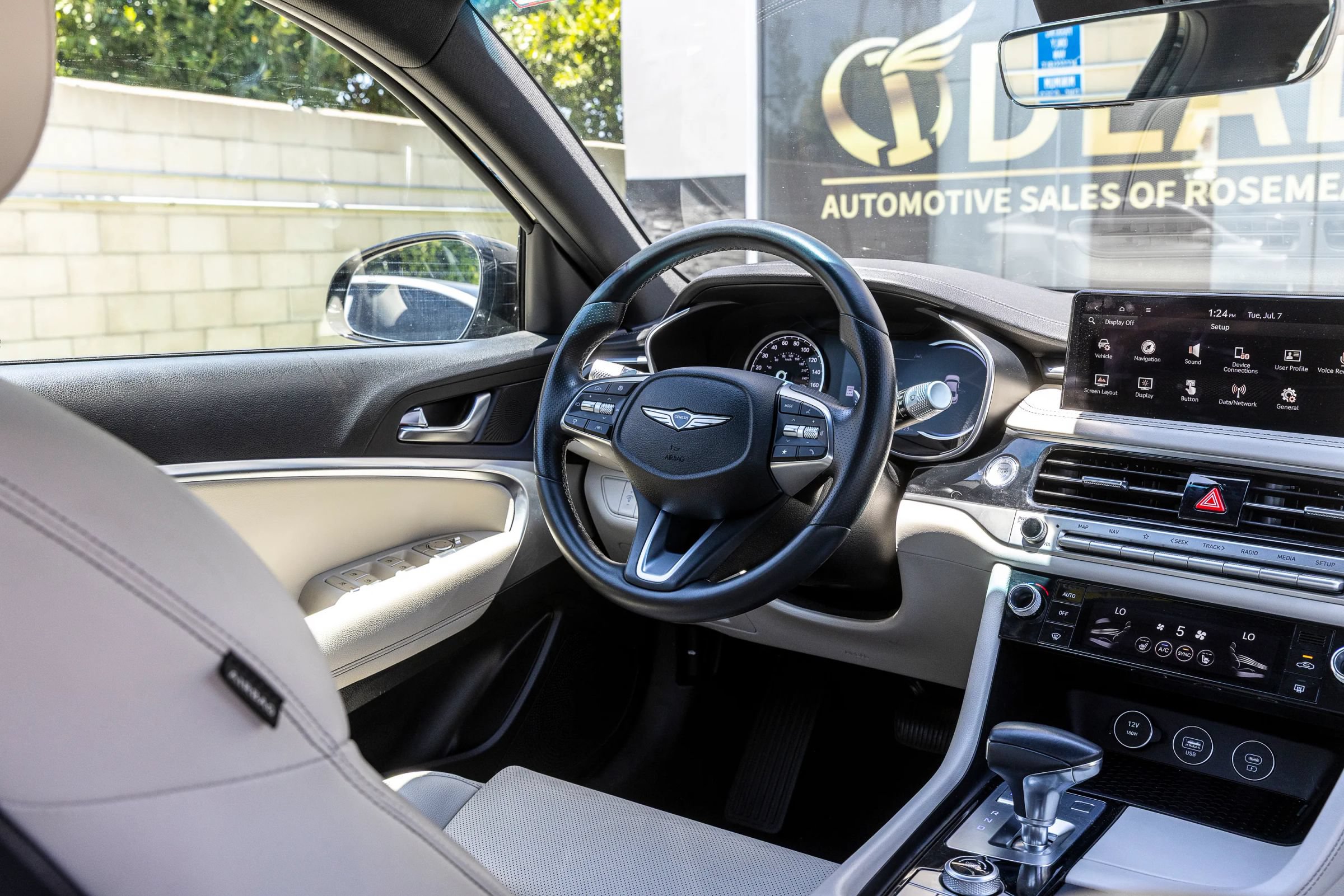 Used 2025 Genesis G70 2.5T RWD image 32