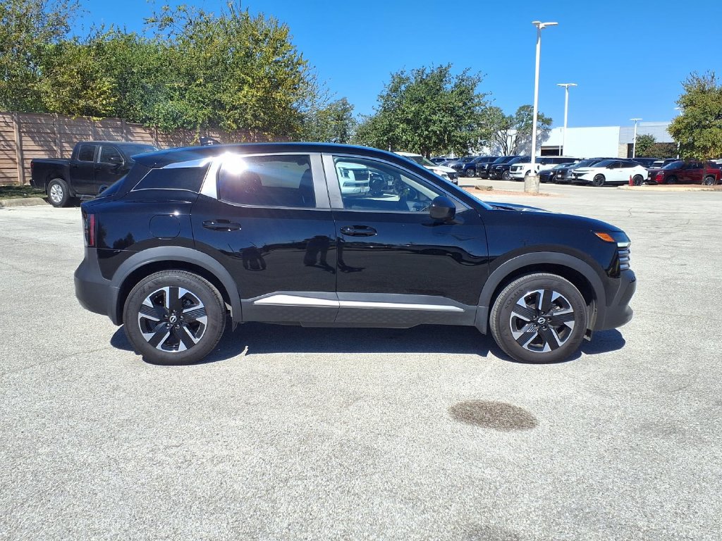 Used 2025 Nissan Kicks SV w/ Interior Electronics Package AWD/4WD image 4