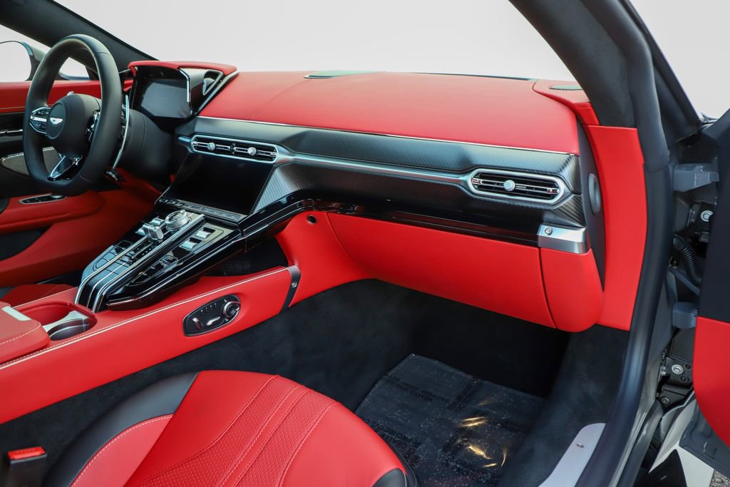Used 2025 Aston Martin V8 Vantage Coupe image 33