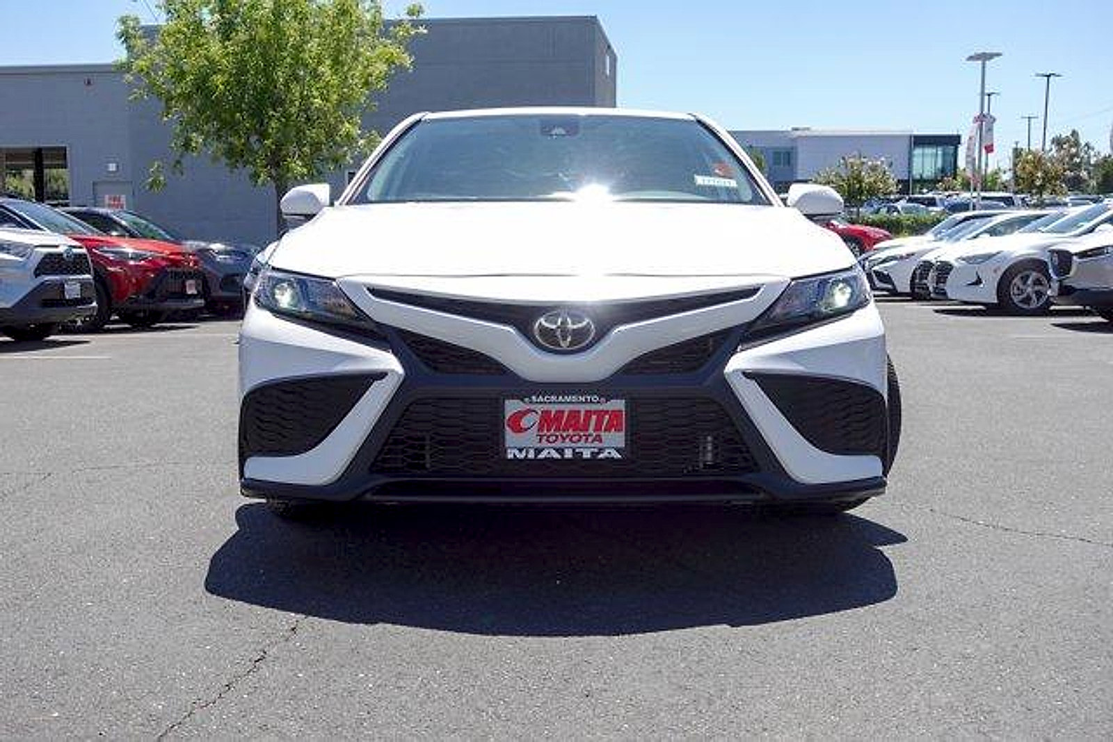 Used 2023 Toyota Camry SE FWD image 3