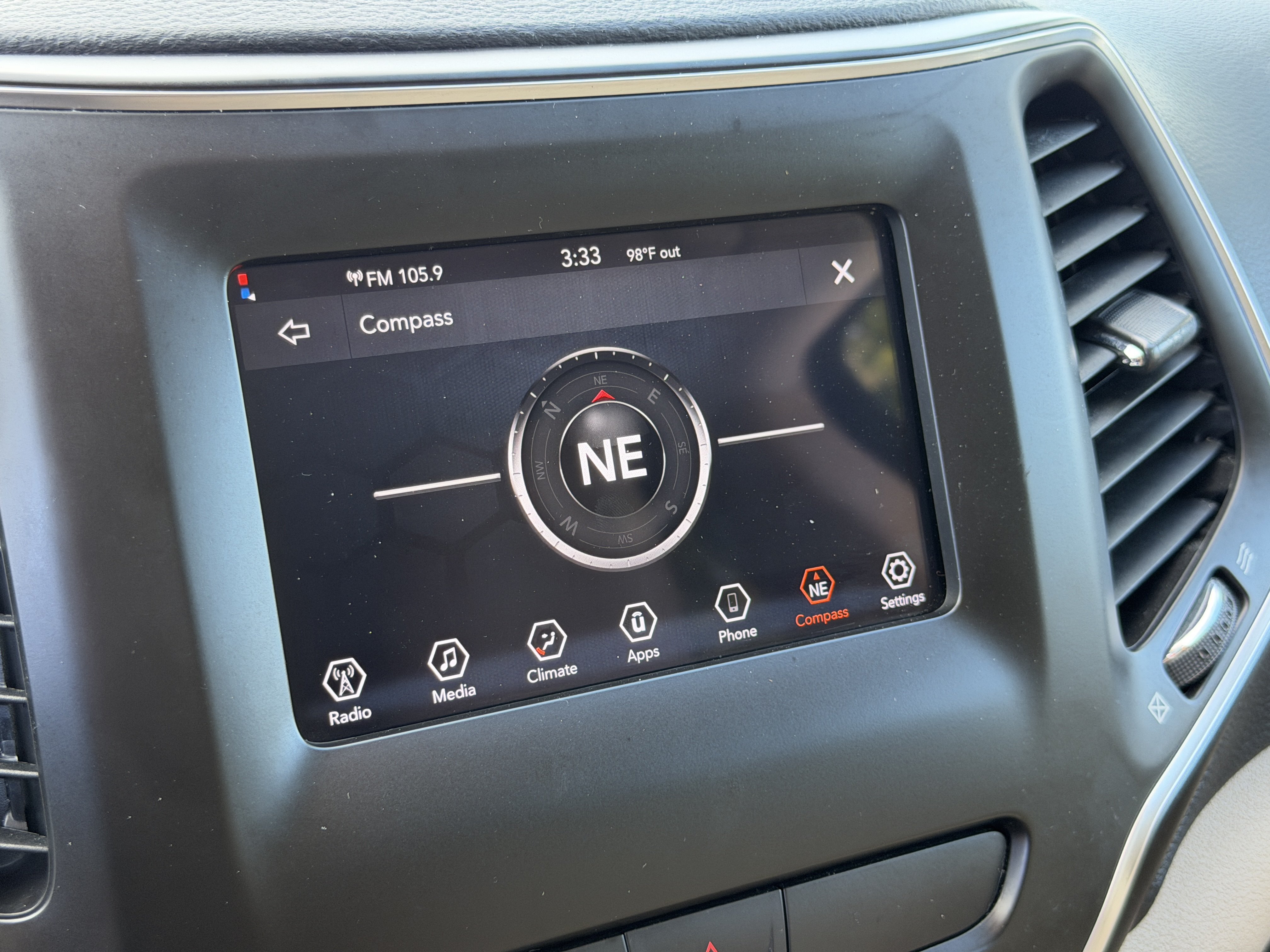 Used 2020 Jeep Cherokee Latitude FWD image 25