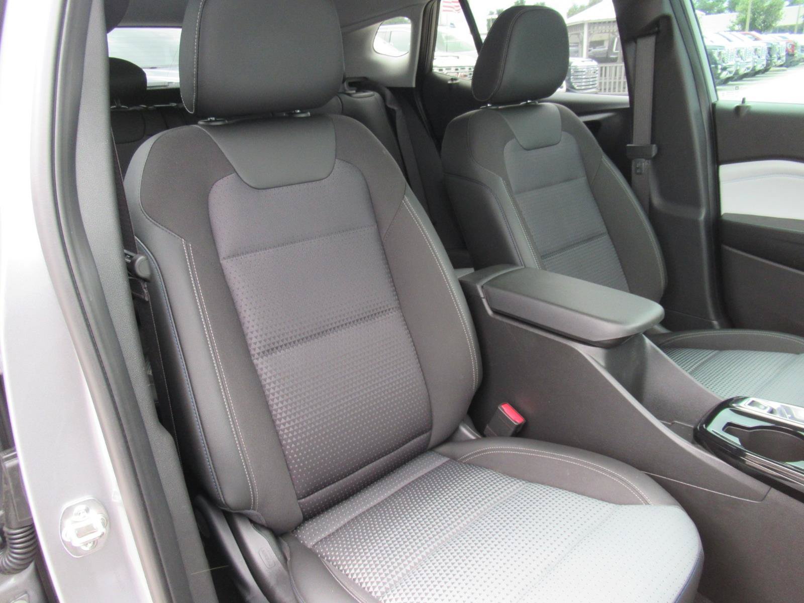 Used 2025 Chevrolet Trax LT w/ Sunroof Package FWD image 9