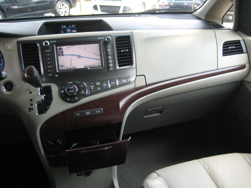 Used 2011 Toyota Sienna Limited w/ Premium Pkg AWD/4WD image 21