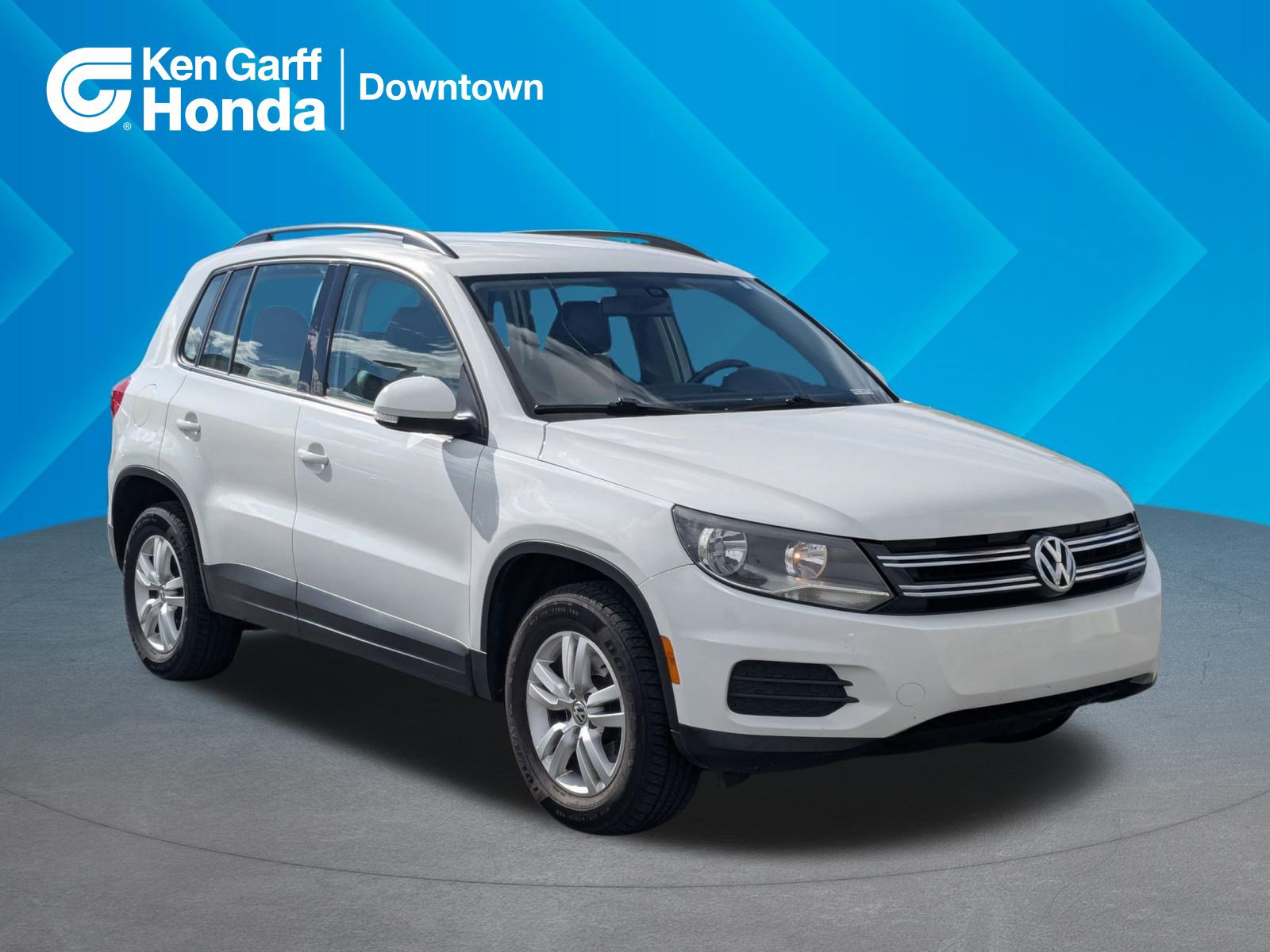 Used 2017 Volkswagen Tiguan S image 1