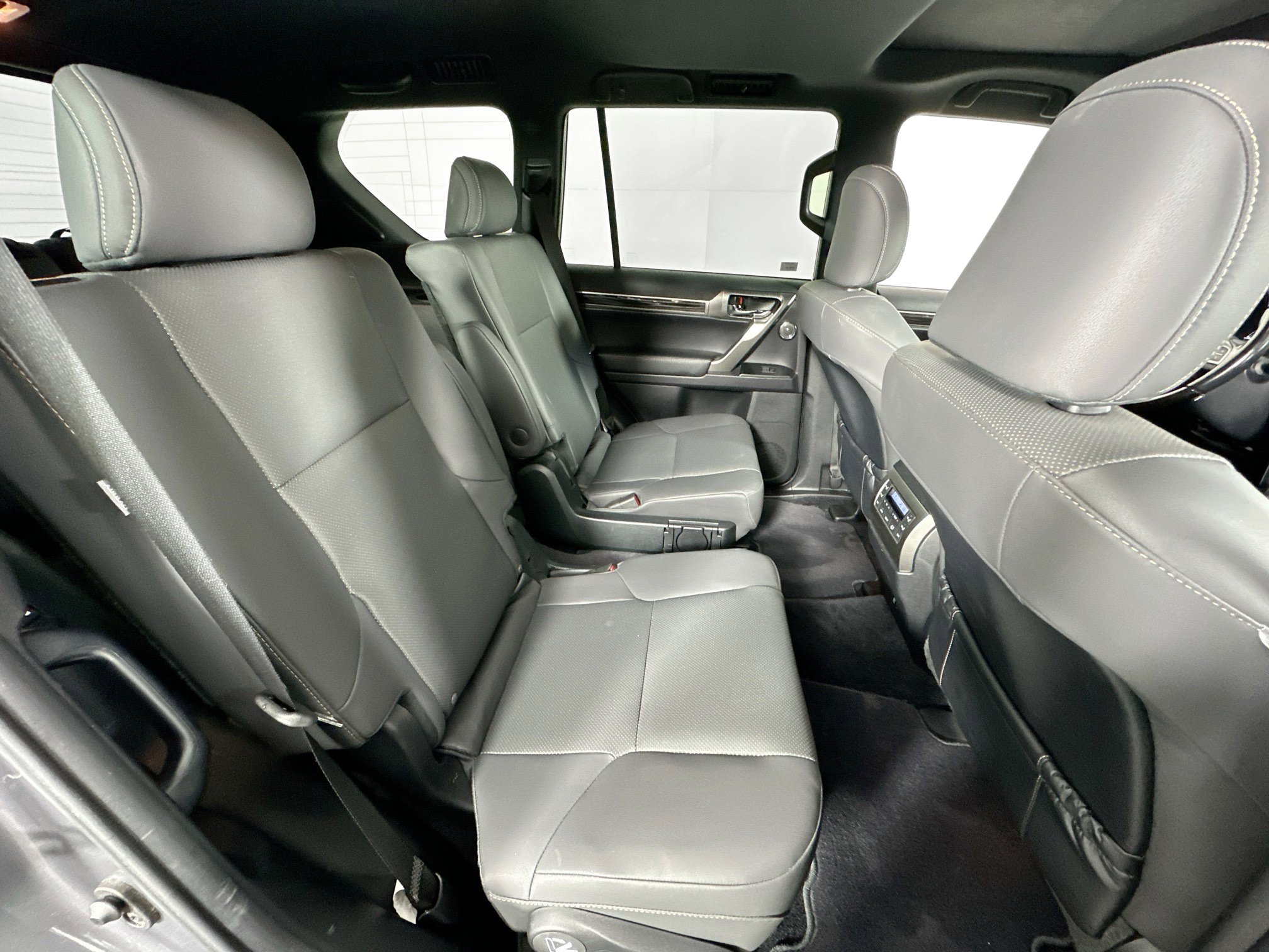 Used 2022 Lexus GX 460 Premium w/ Accessory Package AWD/4WD image 29
