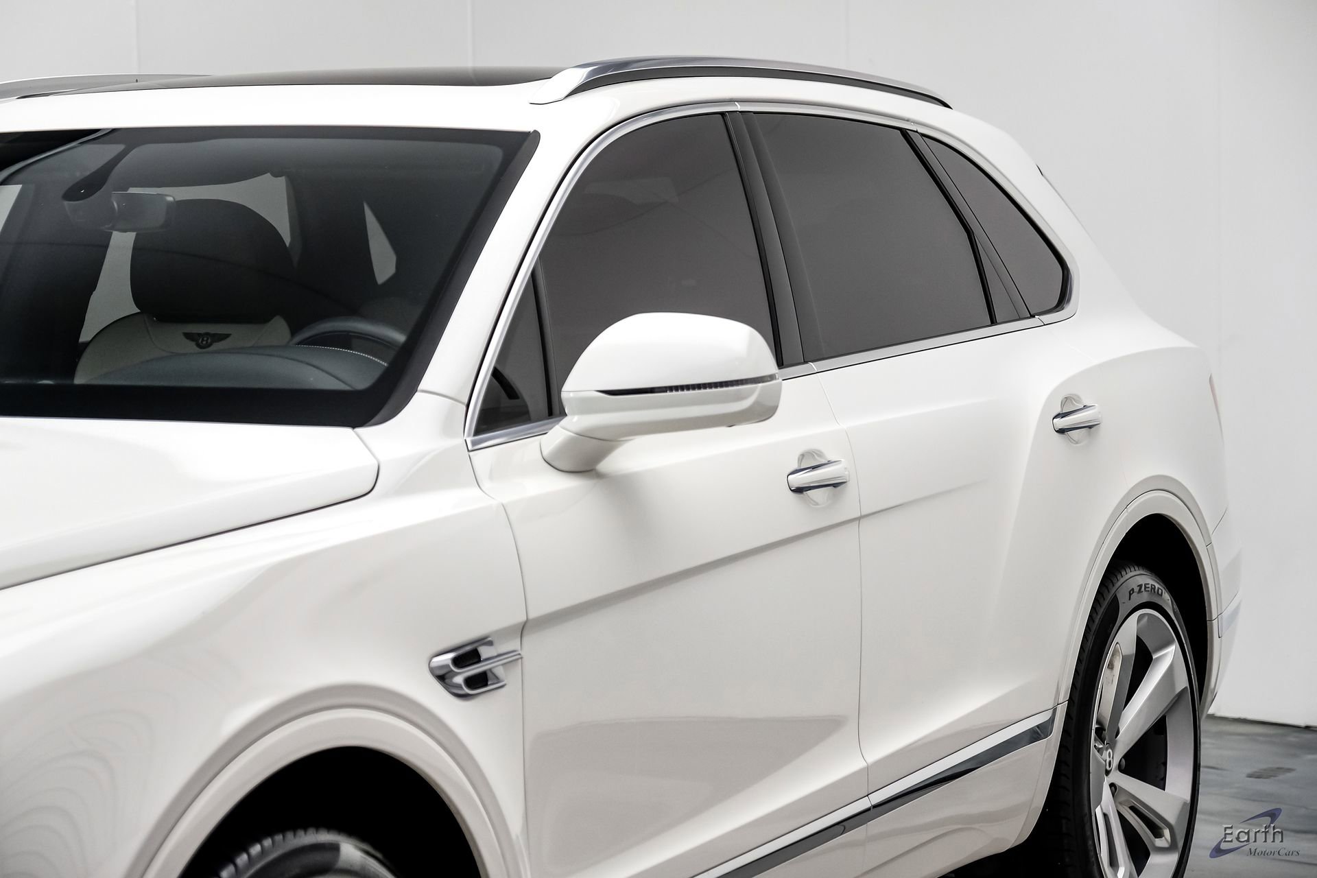 Used 2019 Bentley Bentayga image 27
