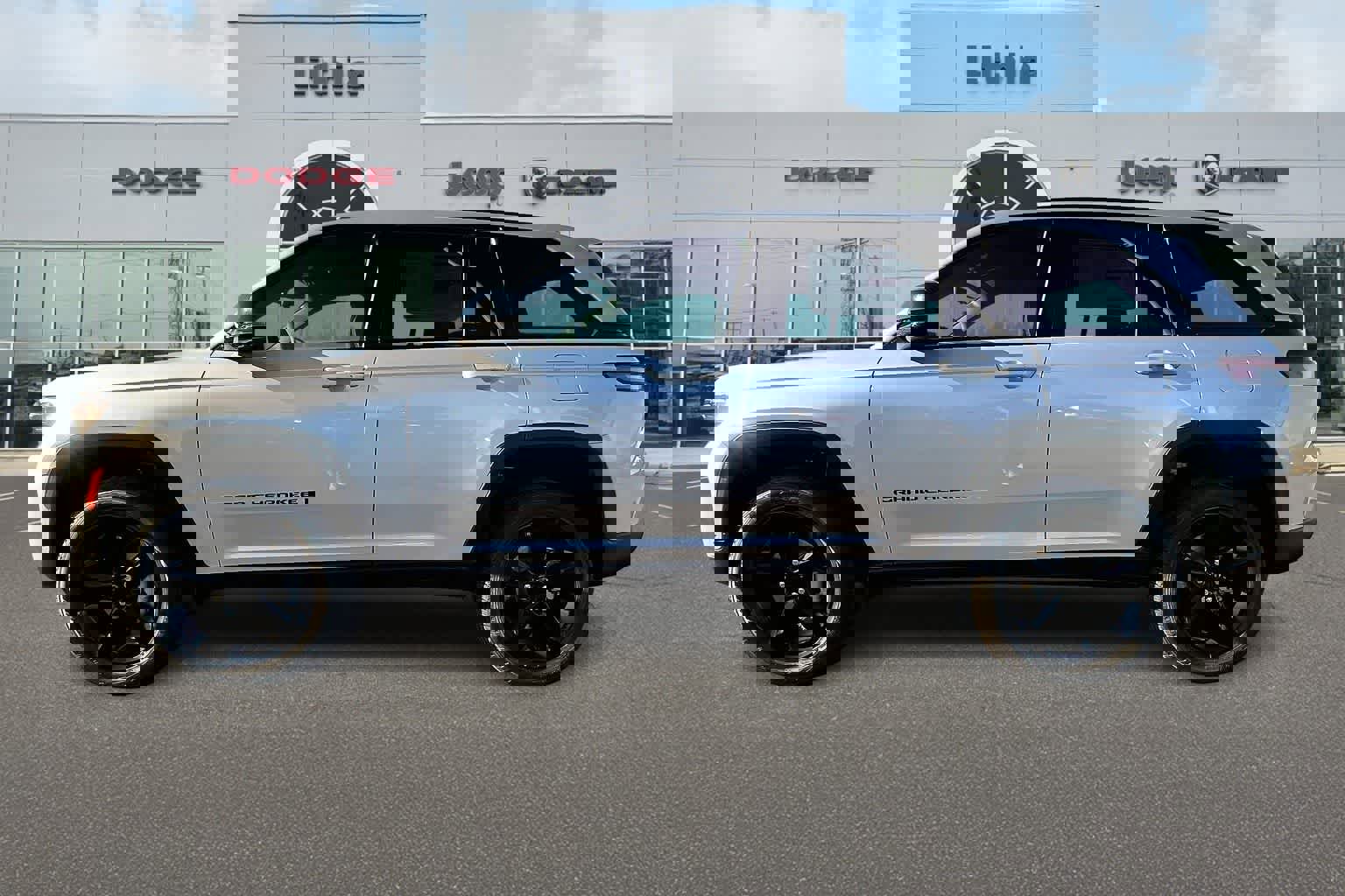 New 2025 Jeep Grand Cherokee Limited w/ Luxury Tech Group II image 3