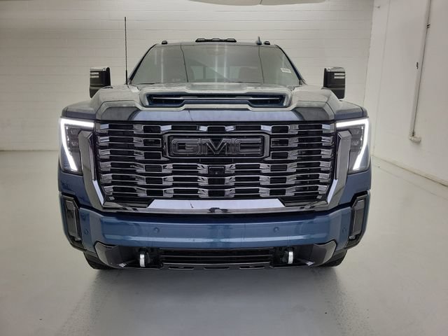 Used 2024 GMC Sierra 2500 Denali Ultimate w/ Max Trailering Package AWD/4WD image 3