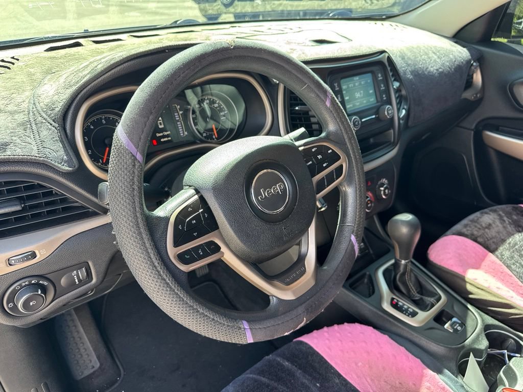 Used 2018 Jeep Cherokee Latitude FWD image 9