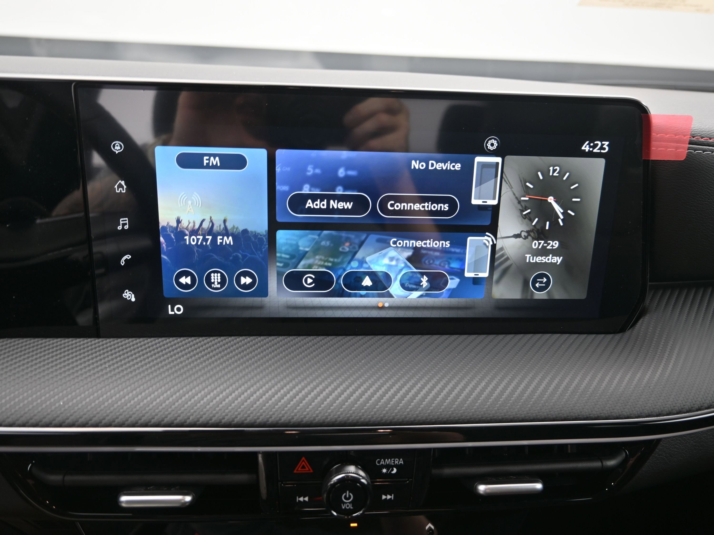 New 2025 Nissan Kicks SR image 15