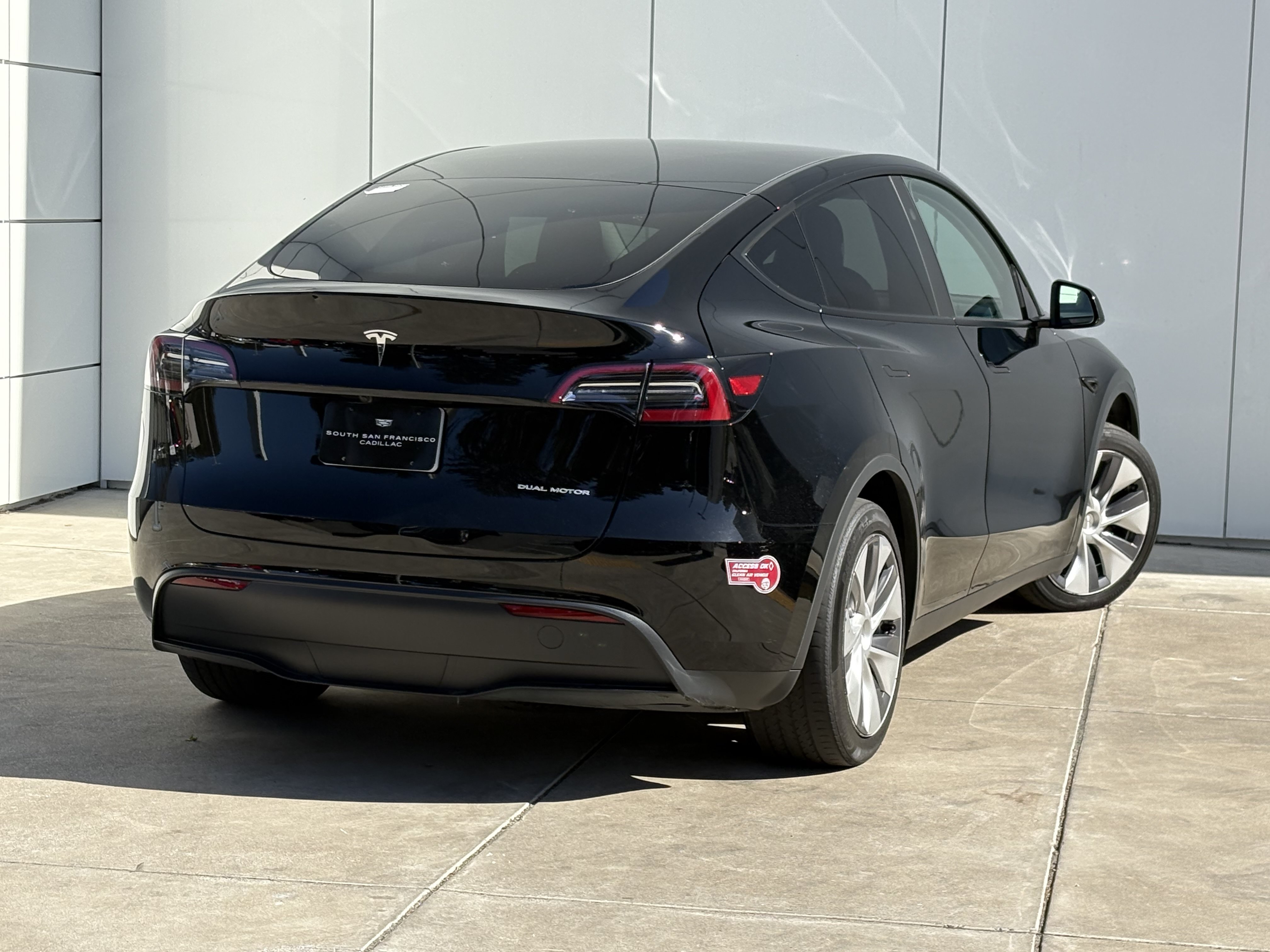Used 2024 Tesla Model Y Long Range AWD/4WD image 7