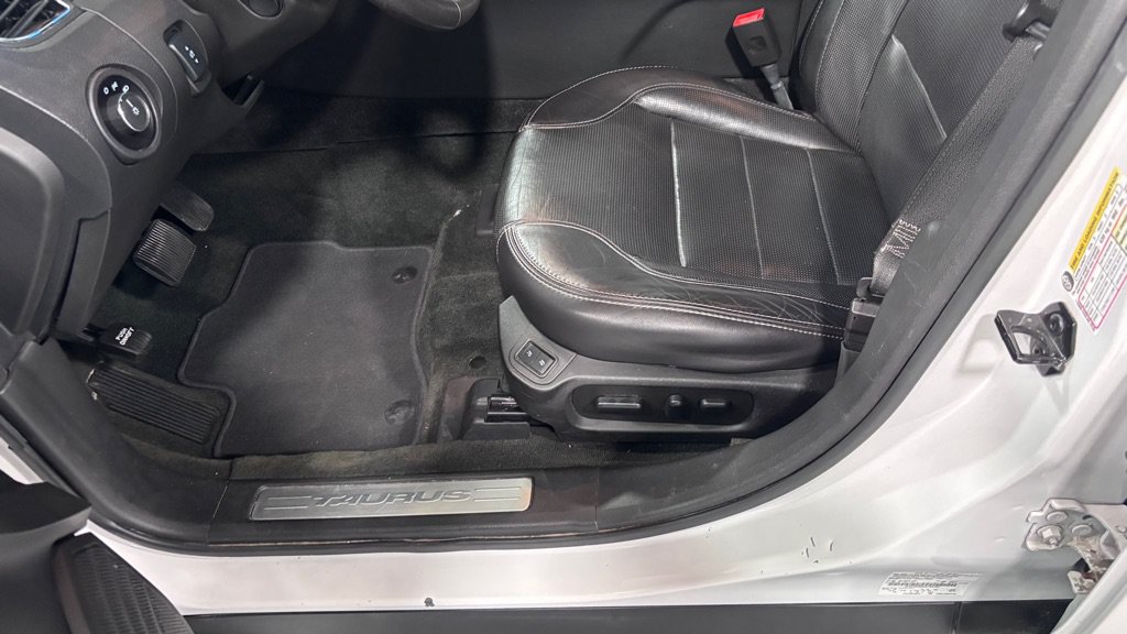 Used 2016 Ford Taurus Limited FWD image 11