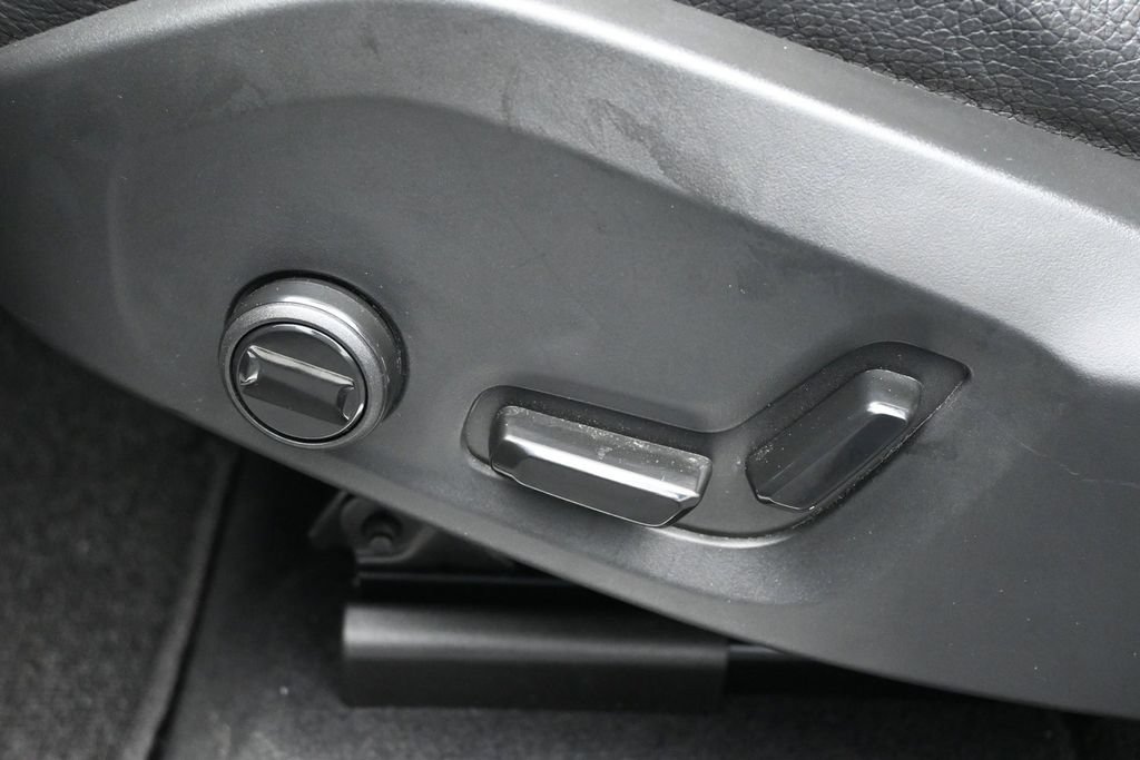 Used 2025 Volvo XC60 B5 Plus AWD/4WD image 10