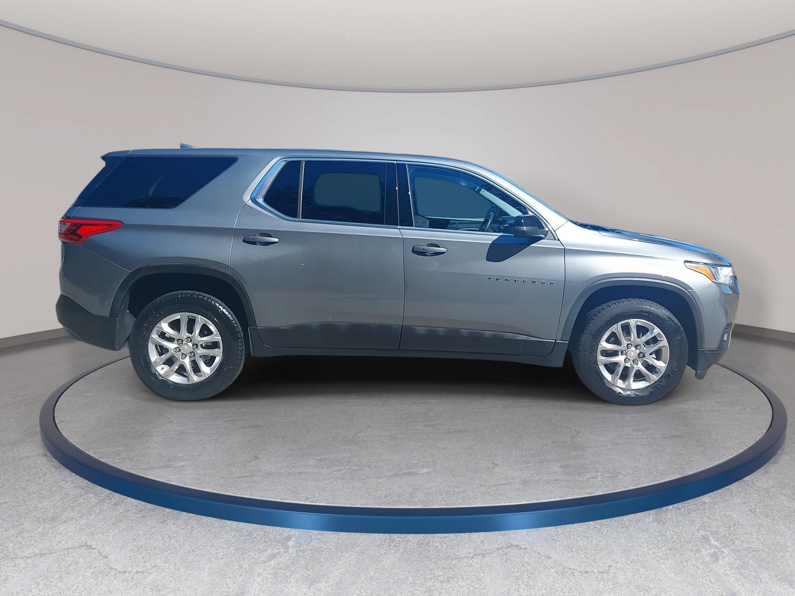 Used 2021 Chevrolet Traverse LS FWD image 4