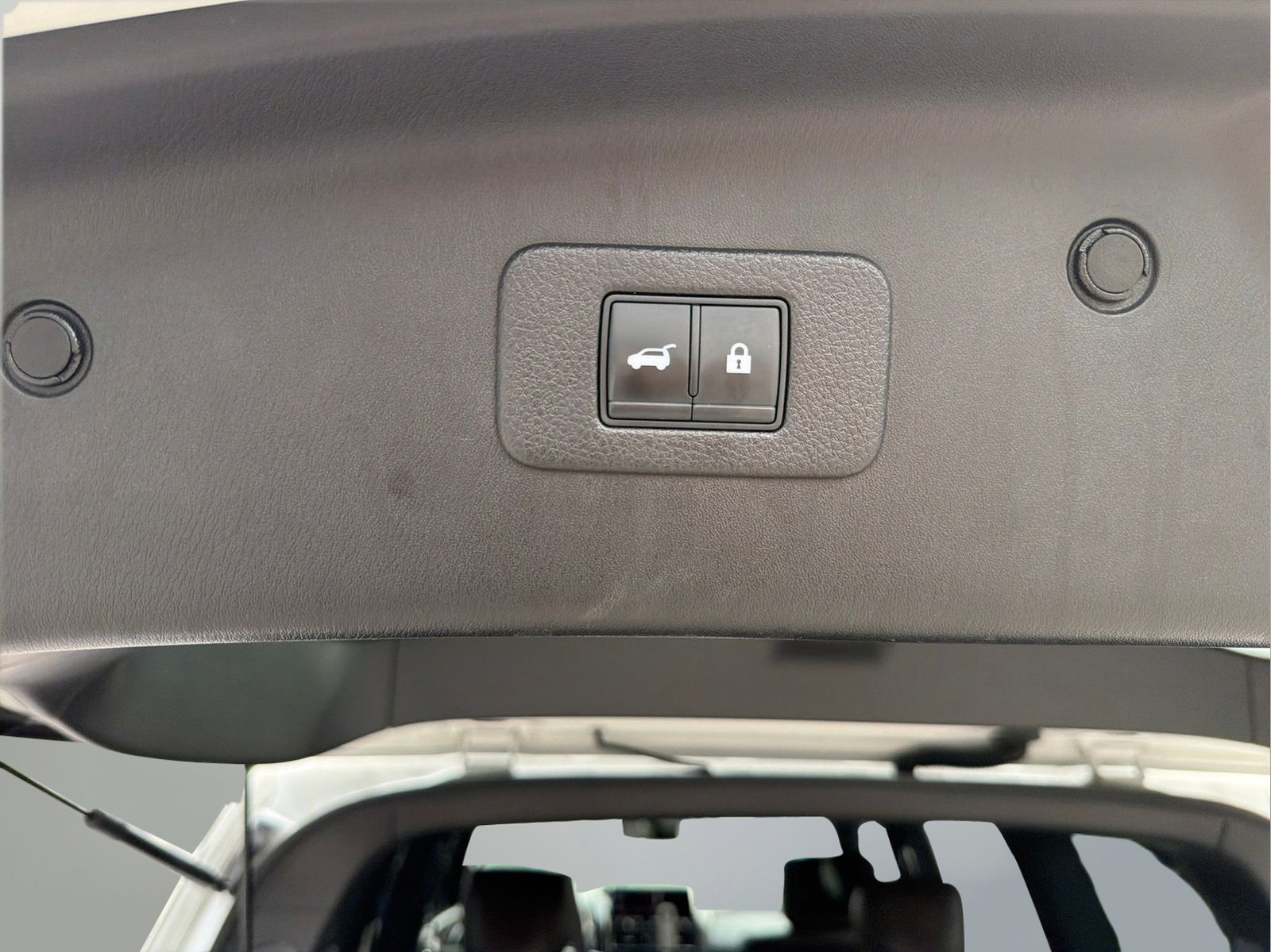 Used 2022 Nissan Armada Platinum w/ Captain's Chairs Package RWD image 38