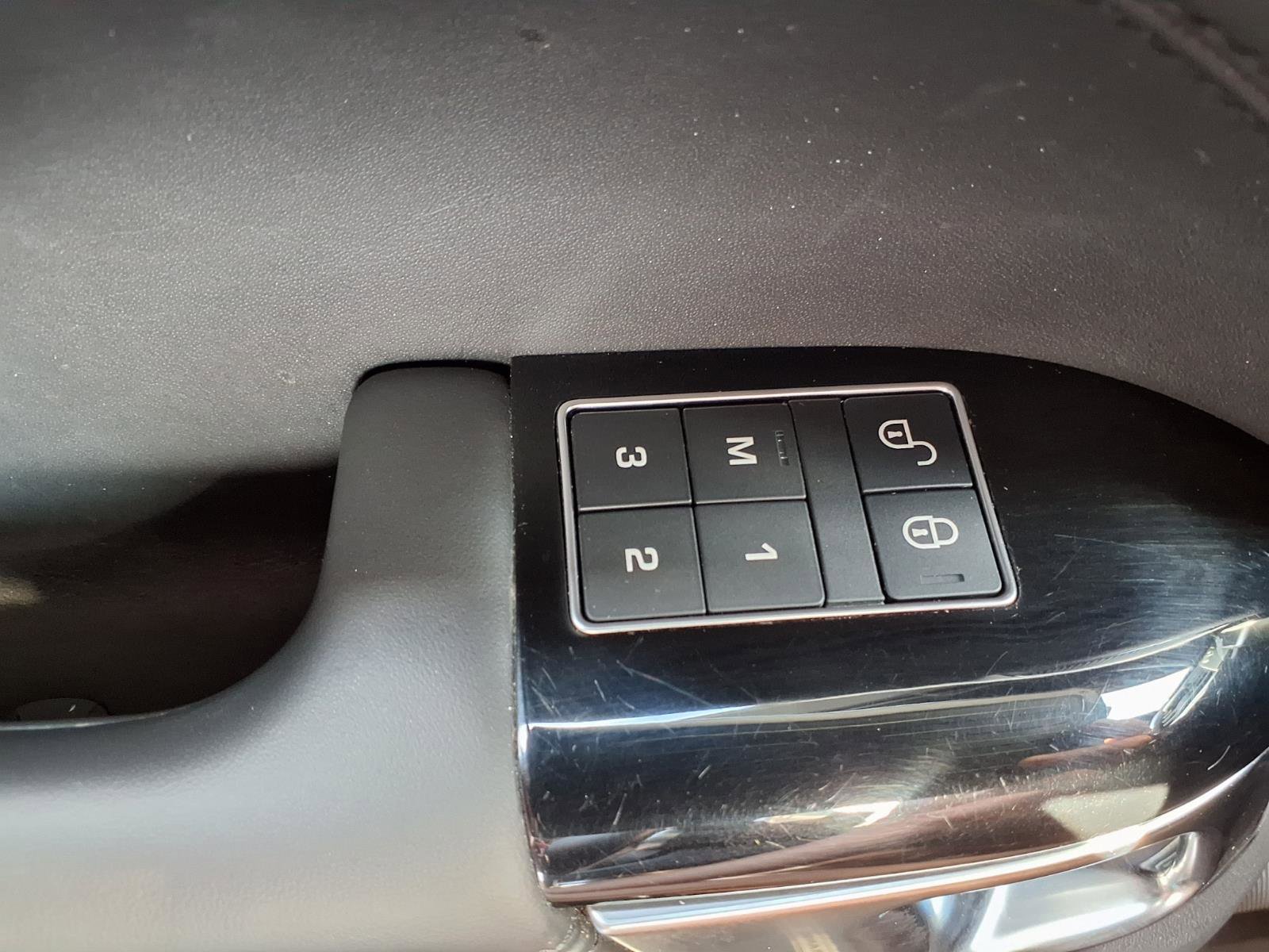 Used 2018 Land Rover Range Rover Sport HSE Dynamic image 24