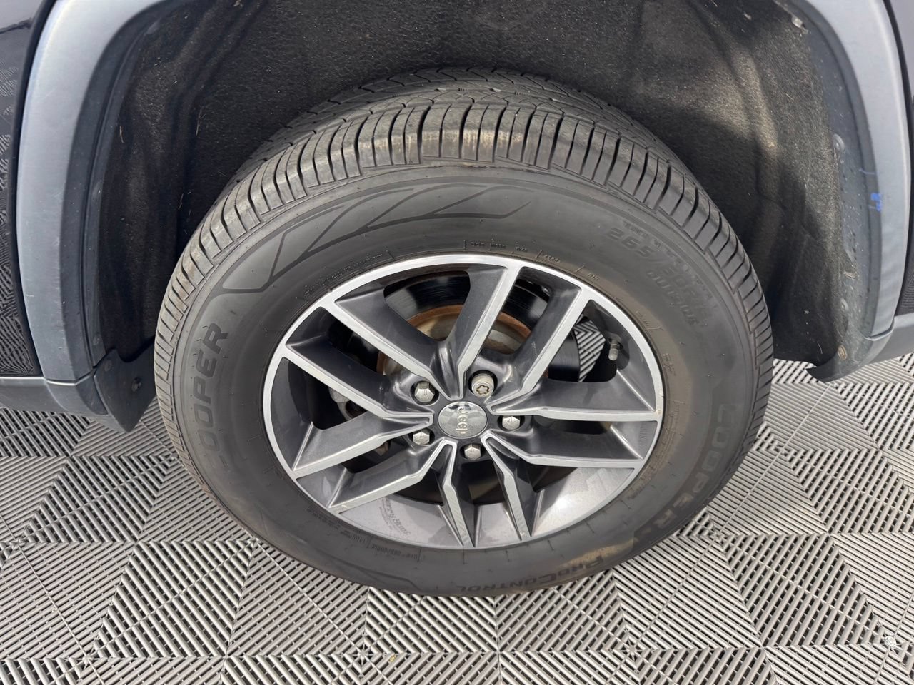 Used 2017 Jeep Grand Cherokee Limited AWD/4WD image 13