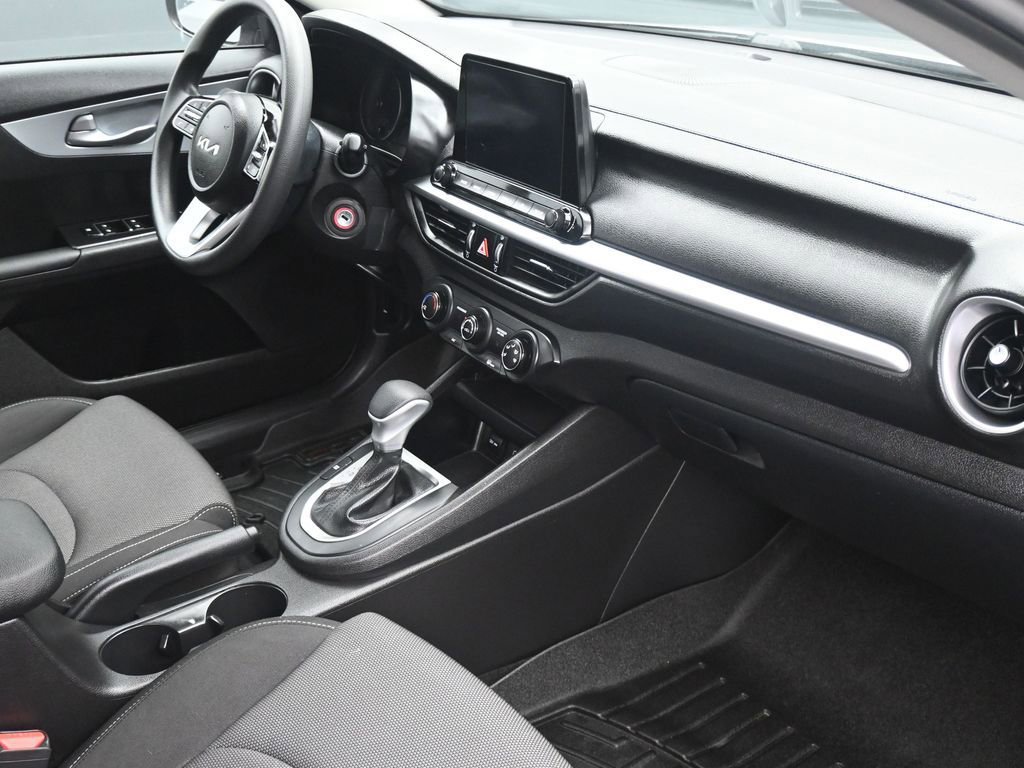 Used 2023 Kia Forte LXS w/ LXS Technology Package image 2
