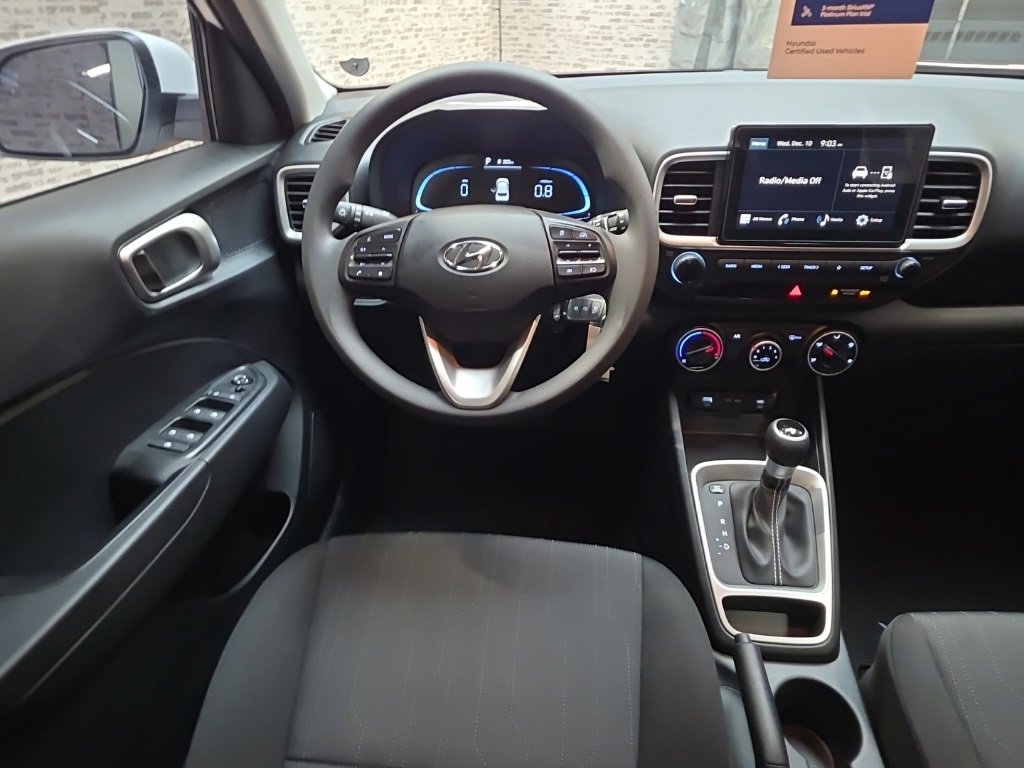 Certified 2025 Hyundai Venue SE image 14