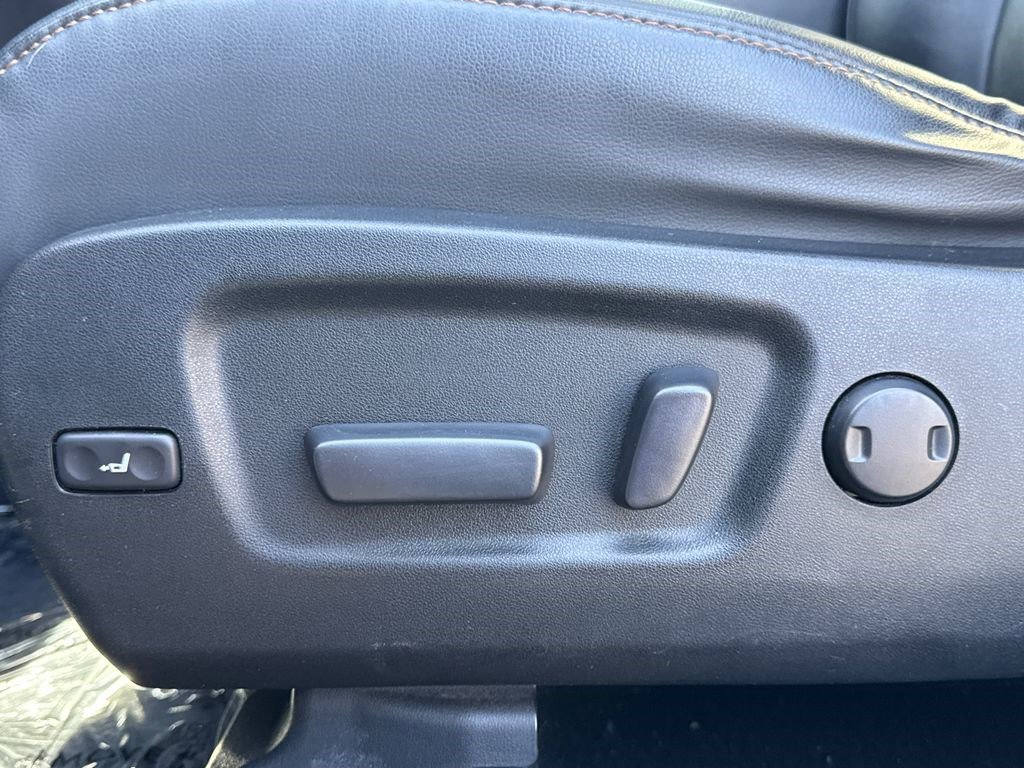 Used 2019 Toyota Highlander XLE image 25