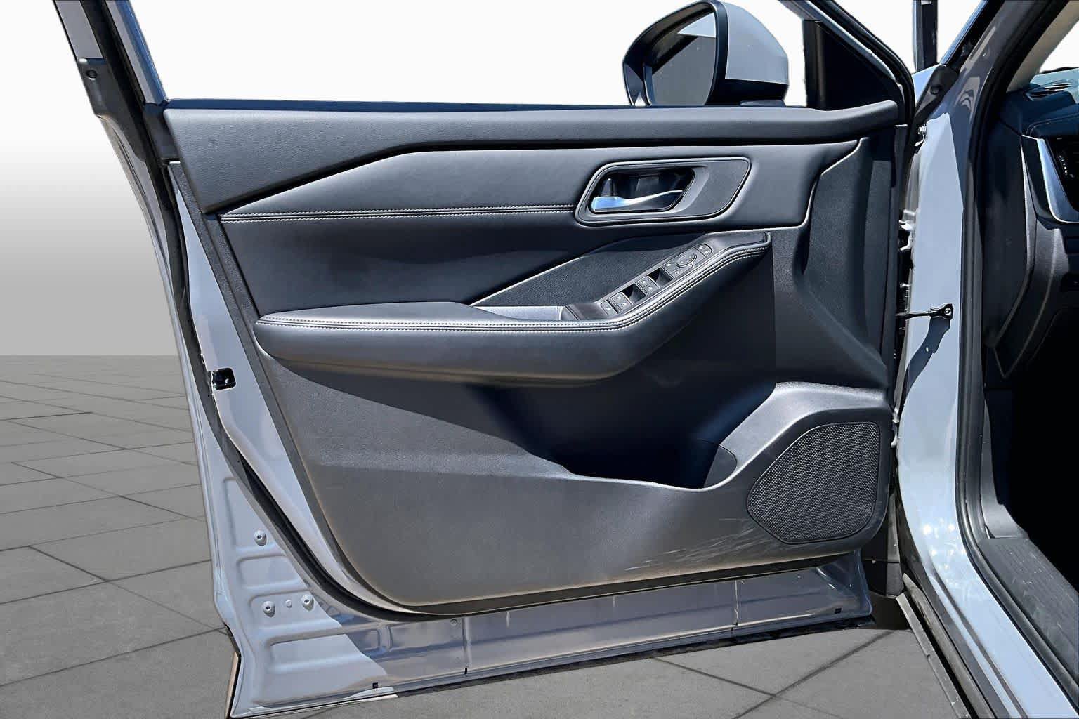Certified 2025 Nissan Rogue SL AWD/4WD image 24