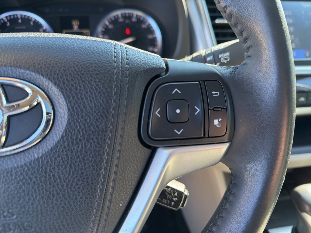 Used 2016 Toyota Highlander XLE image 28