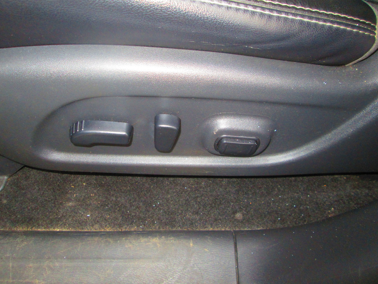 Used 2017 Nissan Pathfinder Platinum image 14