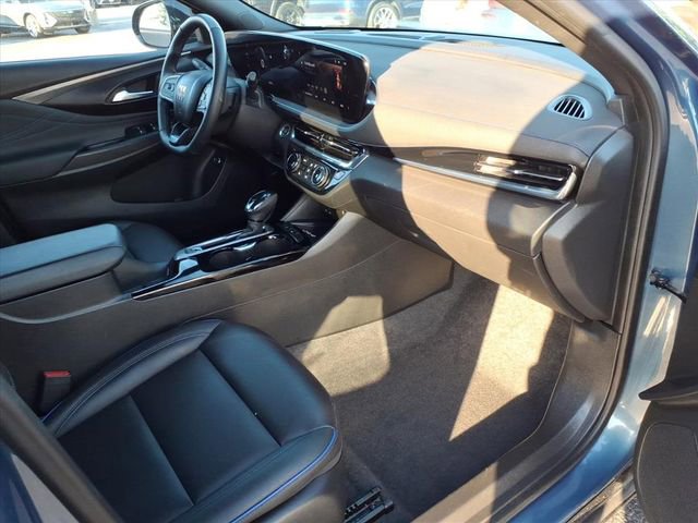 Used 2025 Buick Envista Sport Touring w/ Experience Buick Package FWD image 25