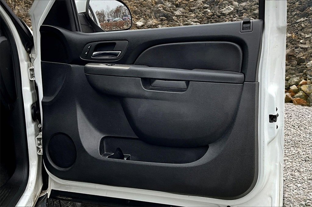 Used 2013 Chevrolet Suburban LT image 22