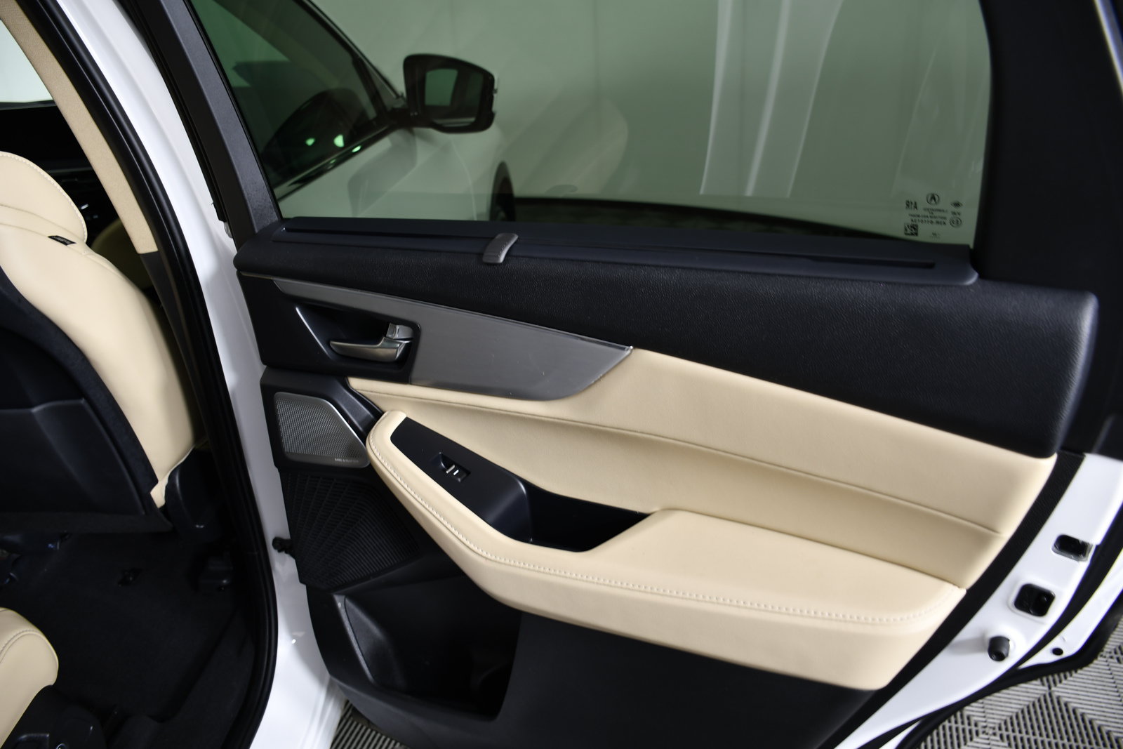 Certified 2025 Acura MDX SH-AWD w/ Technology Package image 43