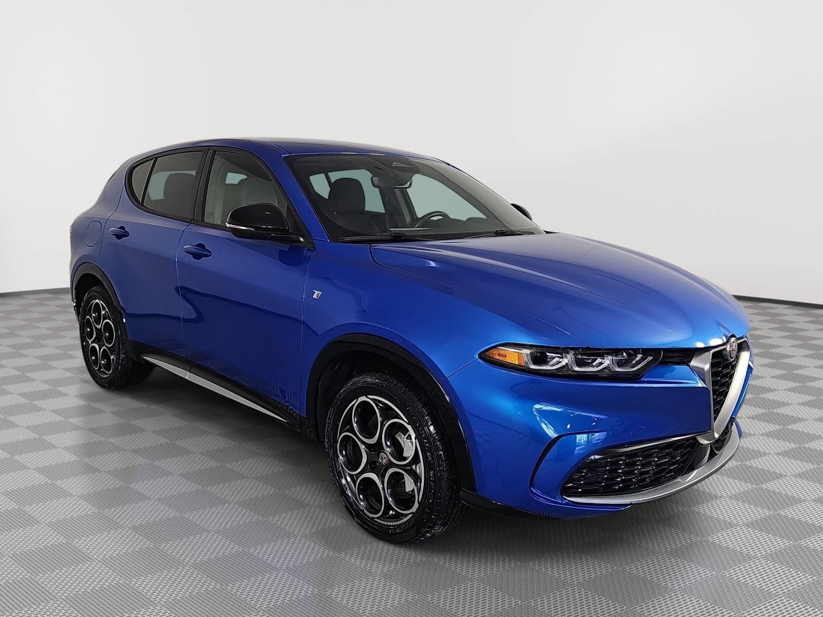 Used 2024 Alfa Romeo Tonale Ti AWD/4WD image 2