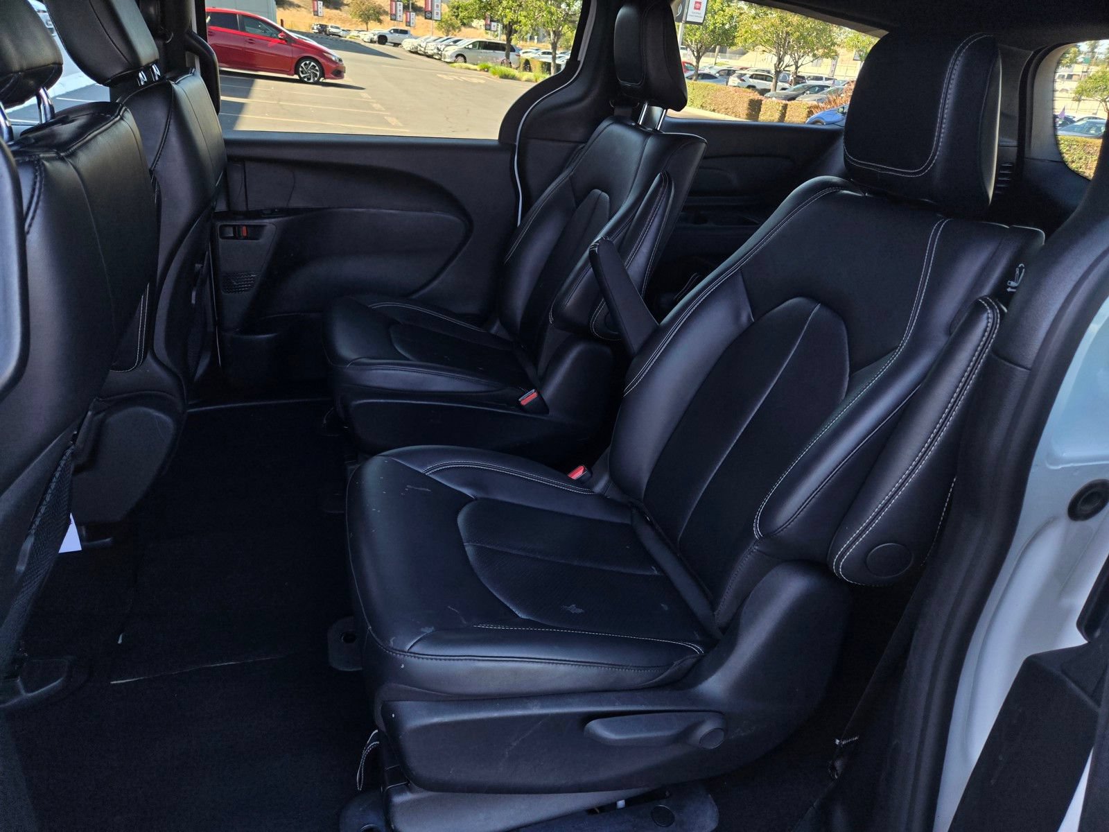 Used 2024 Chrysler Pacifica Limited FWD image 11