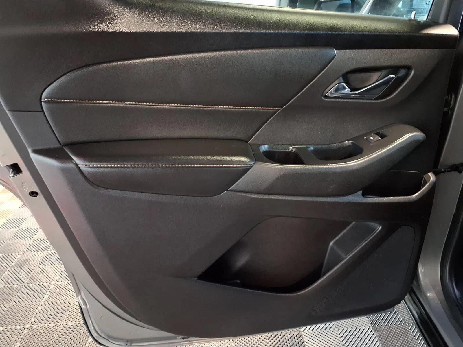 Used 2018 Chevrolet Traverse LT AWD/4WD image 17