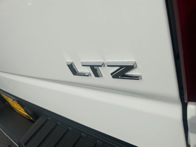 Used 2019 Chevrolet Silverado 1500 LTZ w/ LTZ Plus Package AWD/4WD image 33
