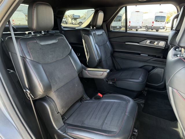 Used 2025 Ford Explorer ST image 31