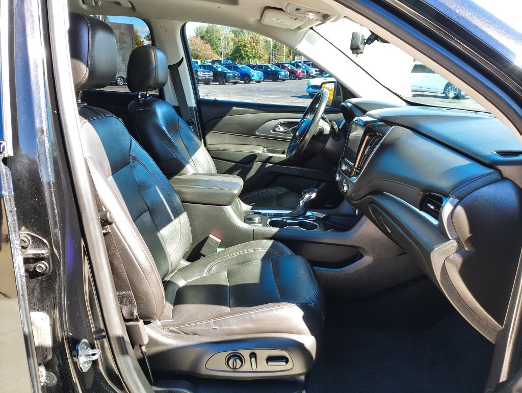 Used 2021 Chevrolet Traverse Premier w/ Redline Edition AWD/4WD image 20