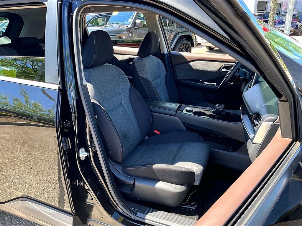 Used 2023 Nissan Rogue SV AWD/4WD image 11