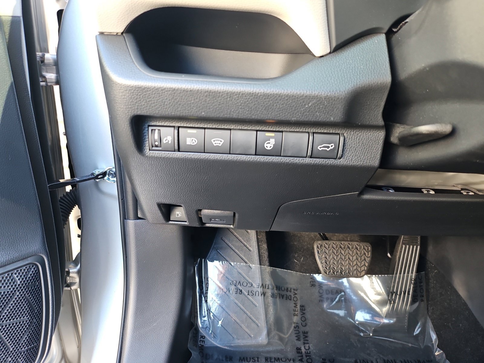 Used 2025 Toyota RAV4 XLE w/ Convenience Package AWD/4WD image 25