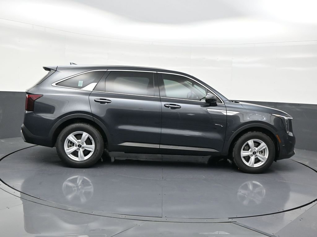 Used 2024 Kia Sorento LX image 6