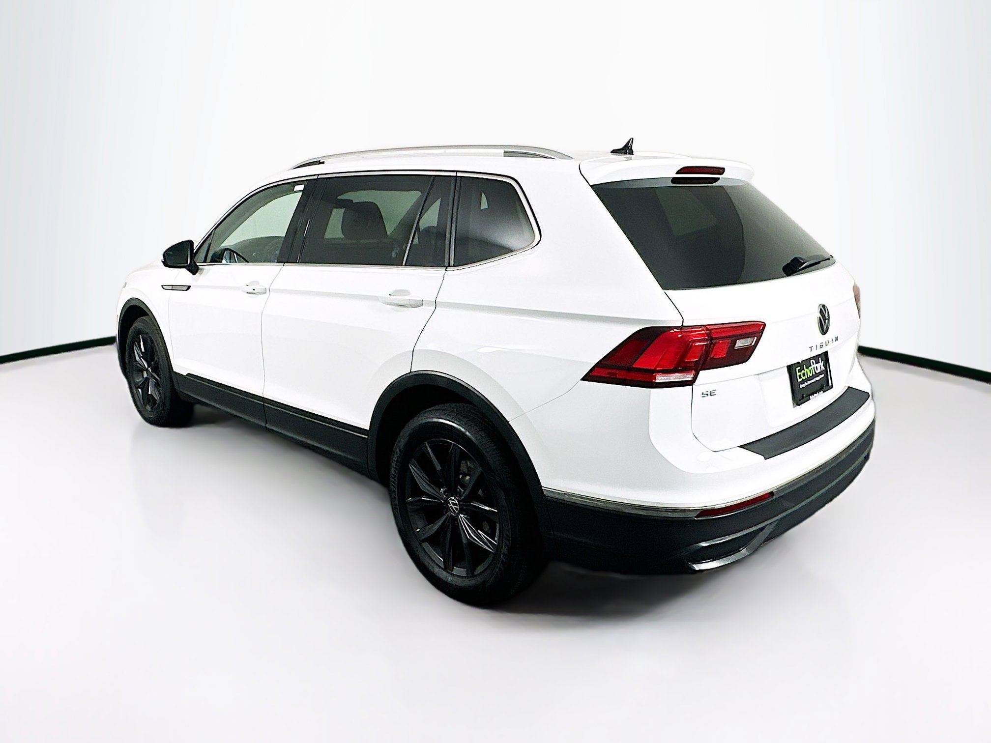 Used 2024 Volkswagen Tiguan SE image 5